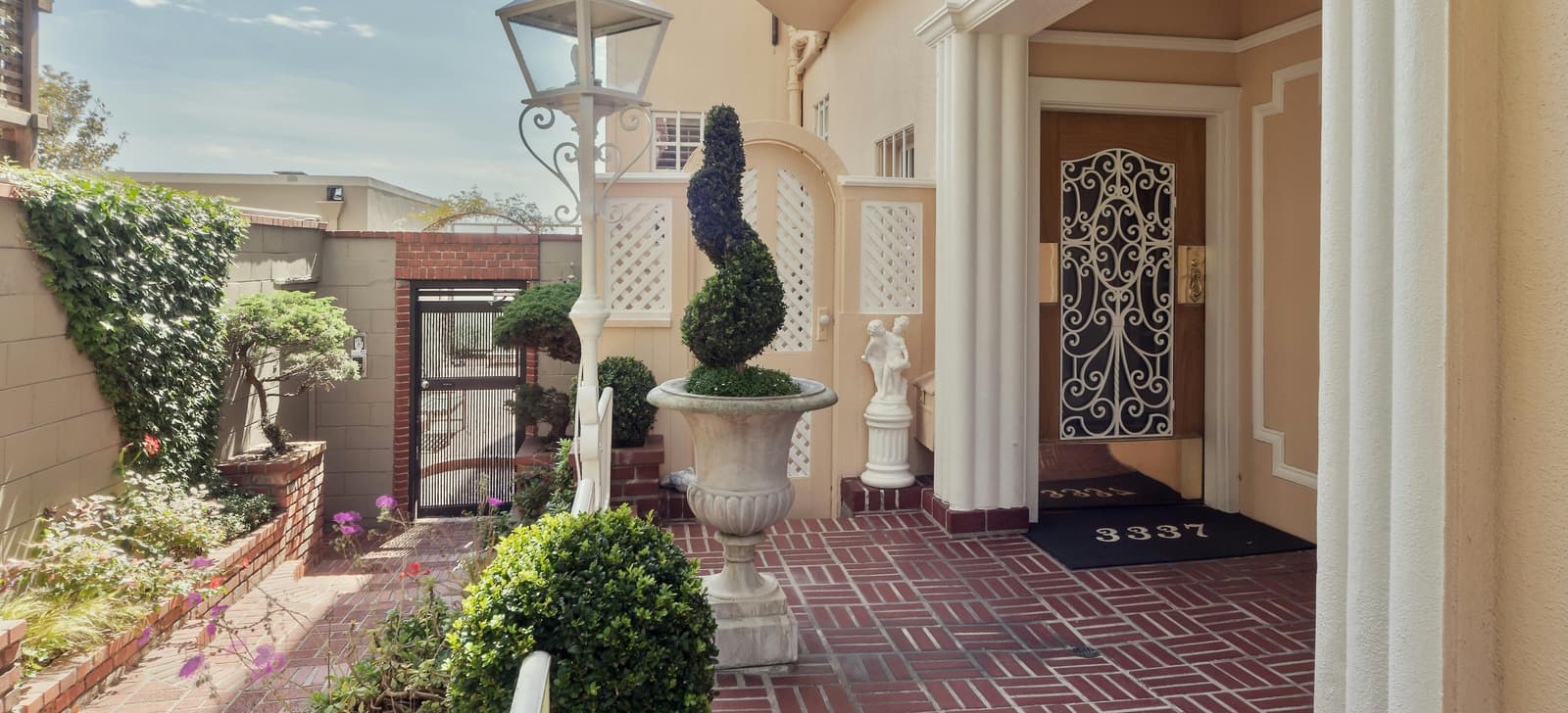 Beautiful brick patio with nice plants.