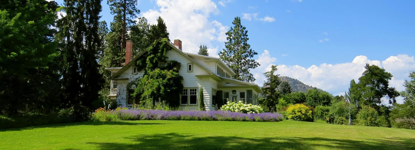 Beautiful house with nice landscaping.
